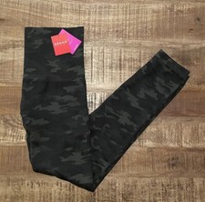 NWT Spanx Print Seamless Leggings in Green Camo