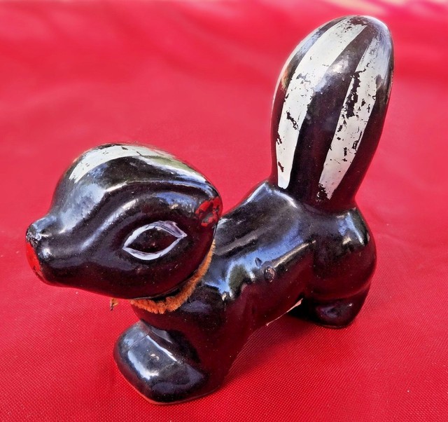 VINTAGE 1950's CERAMIC SKUNK FIGURINE GLAZED AND HAND PAINTED MADE IN