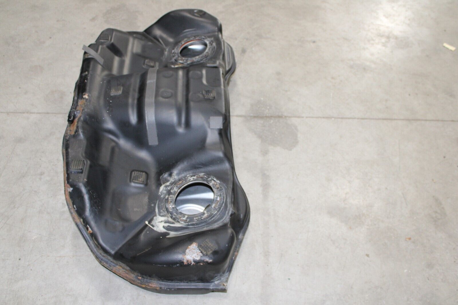 2017 - 2020 MASERATI LEVANTE 3.0L FUEL GAS TANK RESERVOIR OEM