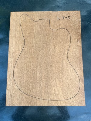Khaya African Mahagoni JazzM einteiliger Gitarrenkörper 530-540 x 410 x 46 mm K JM5