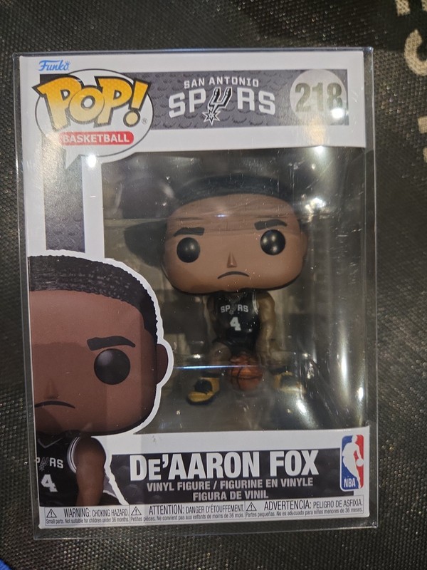 Funko POP! De'Aaron Fox San Antonio Spurs NBA Figure 218 + Pop Protector