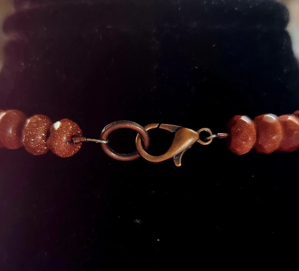 Collar de cuentas de piedra dorada, turquesa africana y cobre Foto 3 de 4