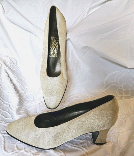 Vintage Salvatore Ferragamo Boutique White Brocade Floral Pumps Italy Size 9.5 B