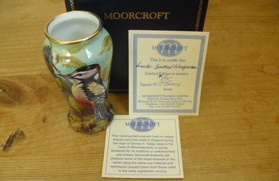 Ltd Ed Moorcroft Emaille ''Greater Spotspecht'' Vase - N Creed - 3 5/8''