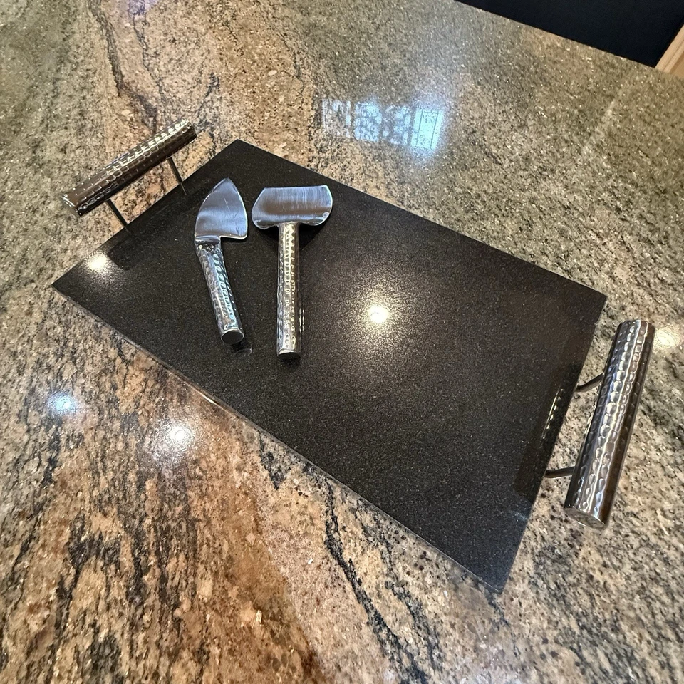 Granit Servierbrett mit Griffen + 2 Käsemesser Wurstwaren Tablett Set
