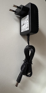 DON GUAN RSS1001-180120-W2E 2.5mm Plug 12V Router Netzteil-Adapter Ladegerät