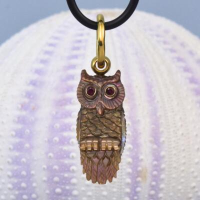 18K Gold Vermeil Sterling Silver & Mother-of-Pearl Owl Pendant Ruby Eyes 3.99g