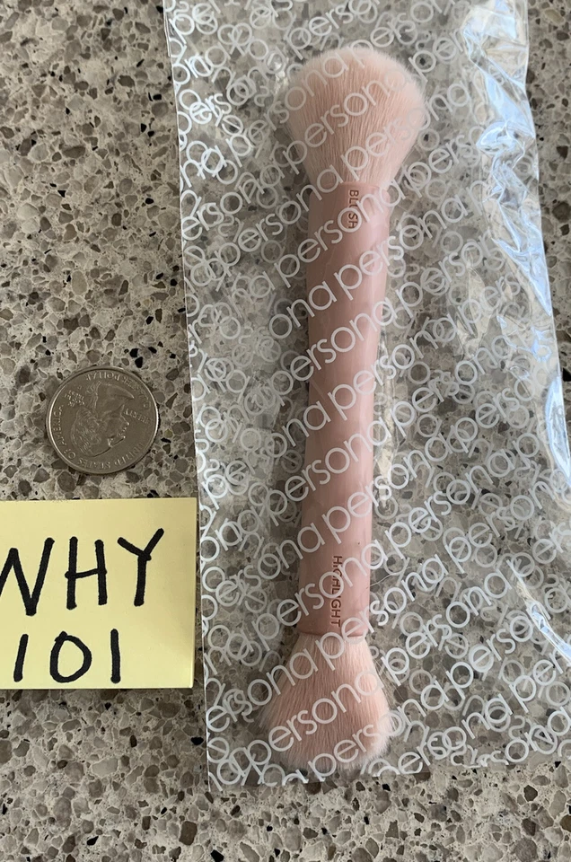 Cepillo de cosméticos Persona doble iluminador y cepillo de rubor: bolsa sellada rosa suave $24 Foto 2 de 4