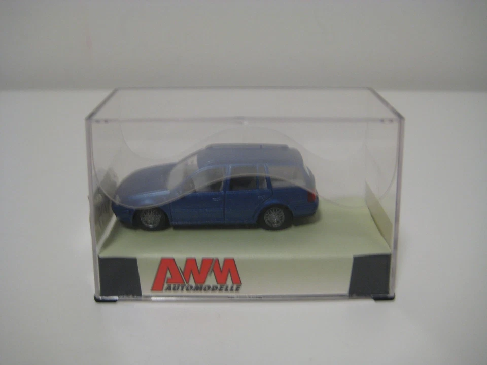 Brekina H0 0649 - Coche VW Bora Variant azul metalizado - Imagen 3 de 4