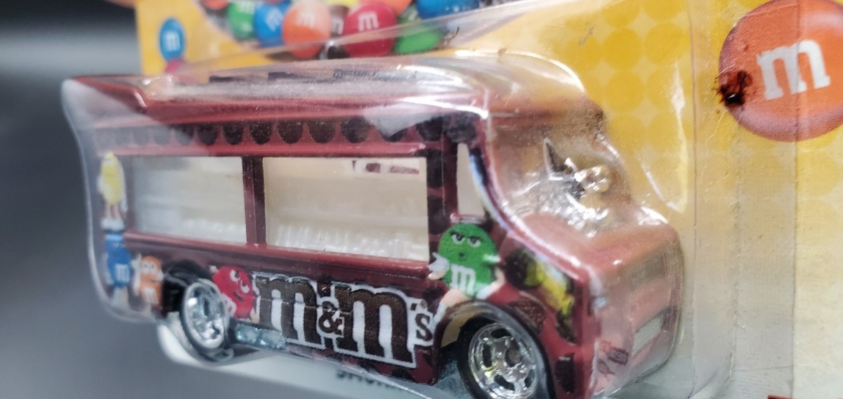 2015 Hot Wheels M&M VW Drag Bus & Smokin grille Pop Culture Series