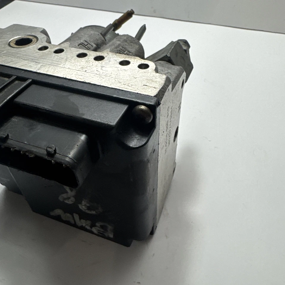 BMW 528i 1997-1999 ABS módulo de bomba de freno antibloqueo OEM 1 090 910 Foto 4 de 4