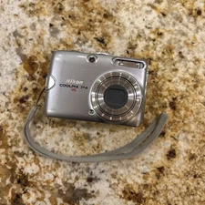 Nikon Coolpix P4 VR 8.1 MP 3.5x Optical Zoom Compact Digital Camera No Battery