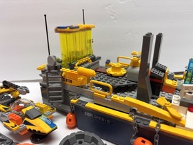LEGO City 60095 Deep Sea Exploration Vessel For Parts Not complete + Extra ! 