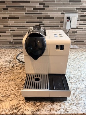 DeLonghi Nespresso Red Lattissima Plus Machine Capsule Milk, NO Frother EN520R
