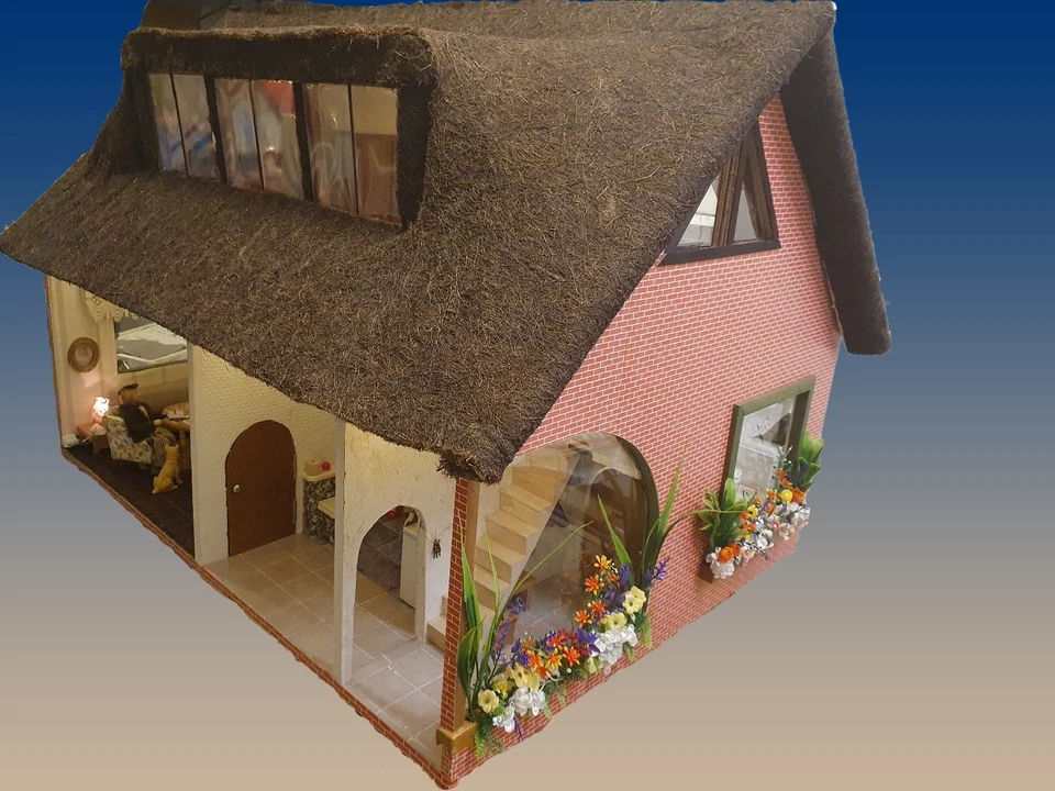 Vintage Puppenhaus, Bauernhaus mit Rieddach 60er, Unikat Eigenbau - Bild 1 von 4
