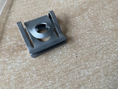 ORIGINAL VAUXHALL ASTRA J K ZAFIRA C INSIGNIA A UNTERBODEN CLIP KÄFIGMUTTER 13267489