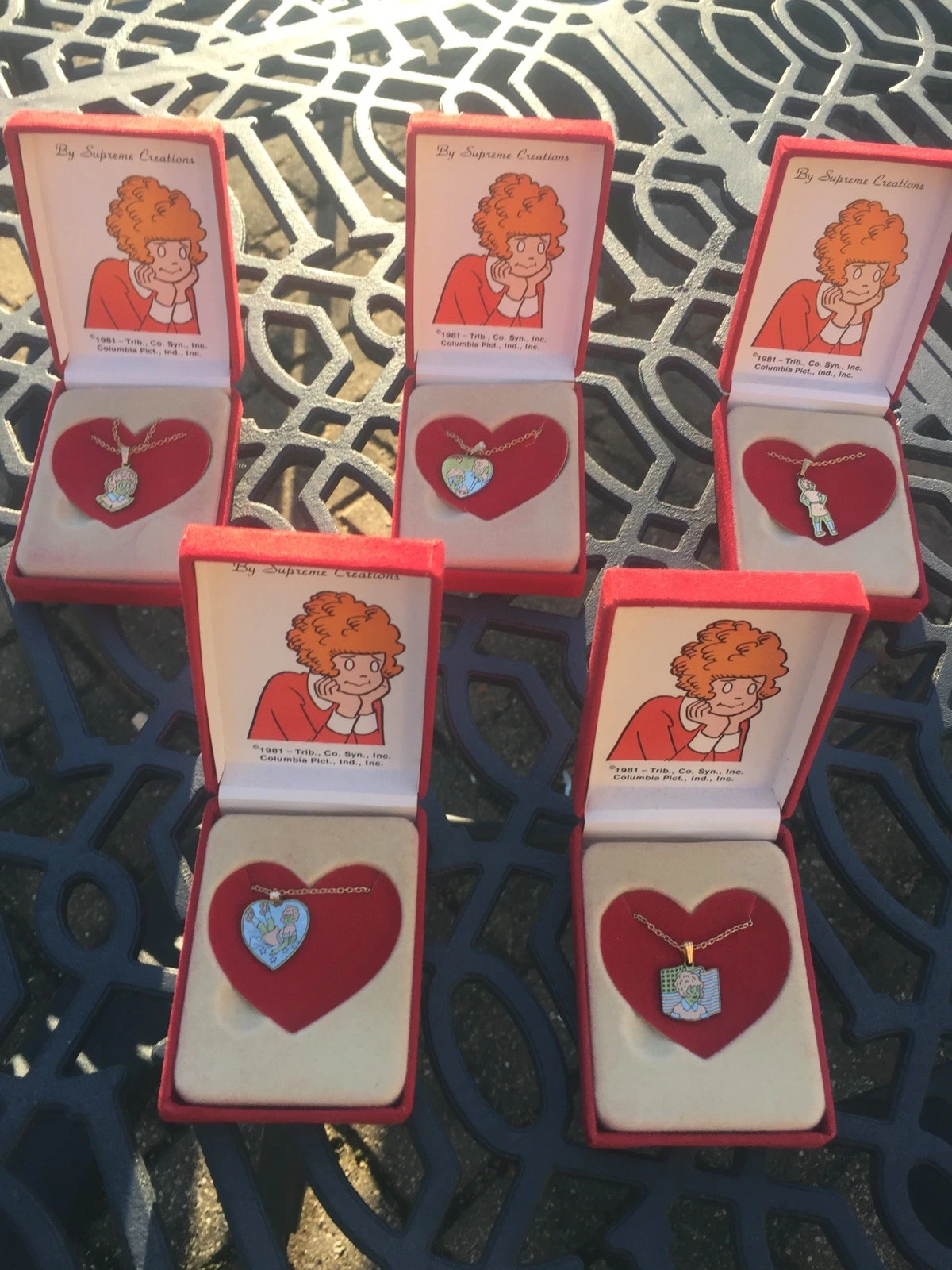 SUPREME CREATIONS, Vintage NEW Annie Heart Locket Necklace, 1981 Movie, Set of 5