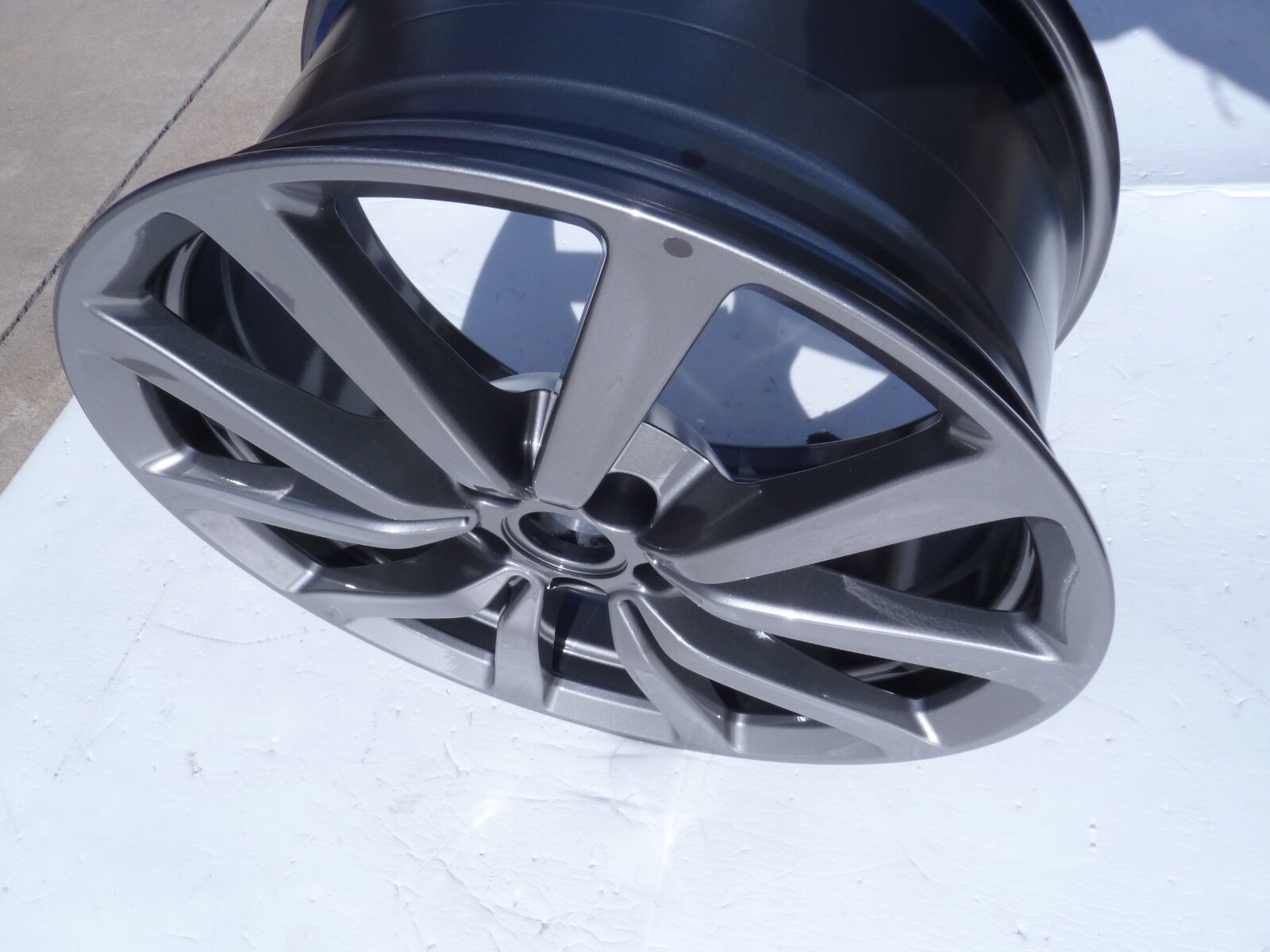 NEW ASTON MARTIN DB V8 VANTAGE REAR WHEEL OEM RIM 10 spoke 9.5x19" Inch Gray