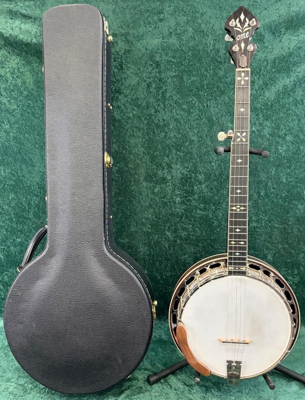 OME Southern Cross banjo with hard case