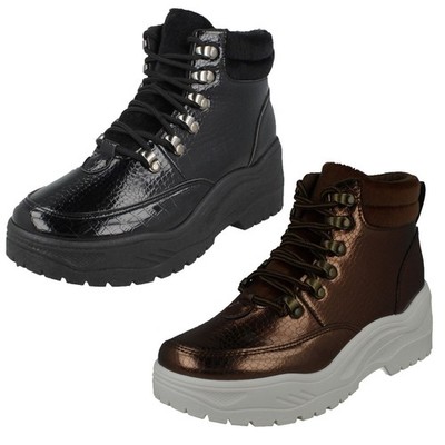 Damen Stiefeletten Spot On gepolsterter Kragen