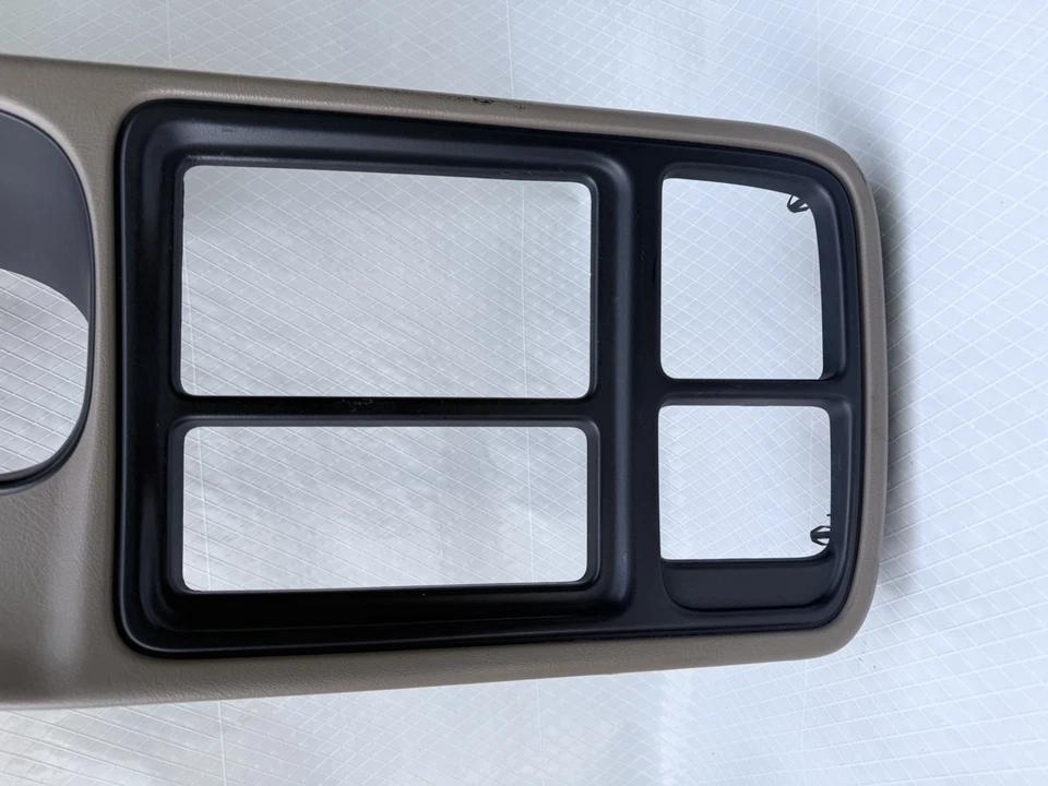 Sierra Silverado Classic 2003-2007 tablero bronceado tablero bisel con clips OEM Foto 3 de 4