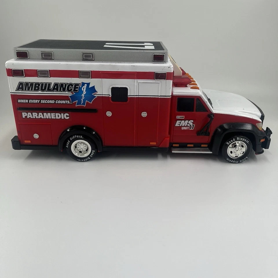 ROAD RIPPERS EMS PARAMEDIC AMBULANCE #17 TRUCK LIGHT SOUND TOY STATE RED - Image 3 of 4