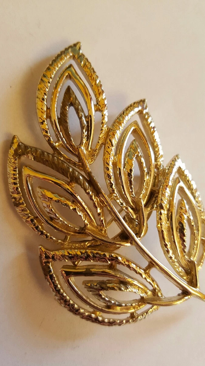 Gerry s Leaf Pin Signed Brooch Gold Tone Costume Jewelry Vintage