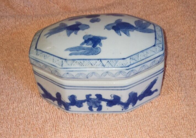 chinesekoi fish lid box porcelain Porcelein Trinket Box With Koi Fish Design - made in China