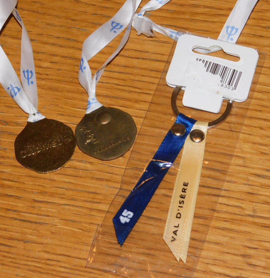 LOT 2 MEDAILLE CLUB méditerranée MED ruban + PORTE CLE VAL D'ISERE de vacance - Photo 2/4