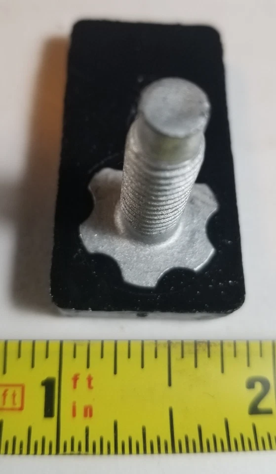 Placa de perno de barra de impacto de parachoques trasero OEM GM 22598028 1998-2007 varios GM (paquete de 2) Foto 2 de 4