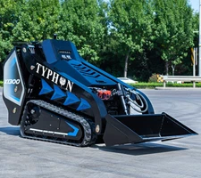 3040lbs TYPHON STOMP X1300 25HP Kubota D1105 EPA Diesel Mini Skid Steer Loader