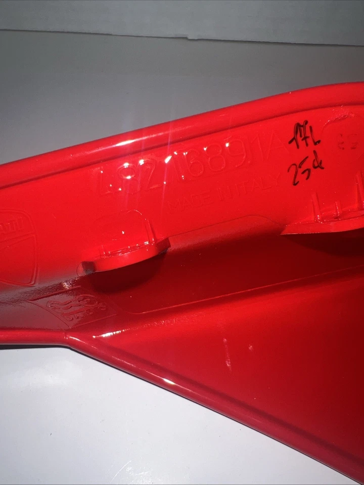 Carenagem traseira lateral esquerda 20-21 Ducati Panigale V4 V2 48216891A - Imagem 3 de 4