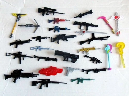 WEAPONS/ACCESSORY/FODDER LOT - Star Wars, Fortnite, GI Joe - 28 Pieces