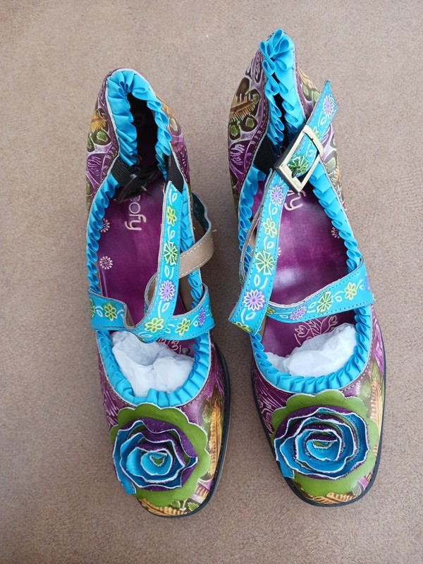 SOCOFY Vintage Floral Leather Women's Heal Shoes {Size 11. US 42}