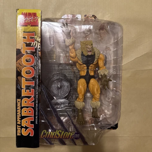 Figura Marvel Diamond Select Primera Aparición Diente de Sable CmdStore Exclusiva 8" 