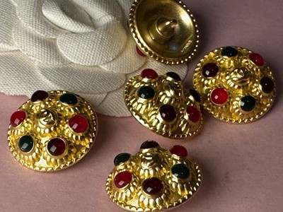4 tolle seltene Chanel Knöpfe Gripoix Design Coco Mark Button um 1996 signiert 4 Stück