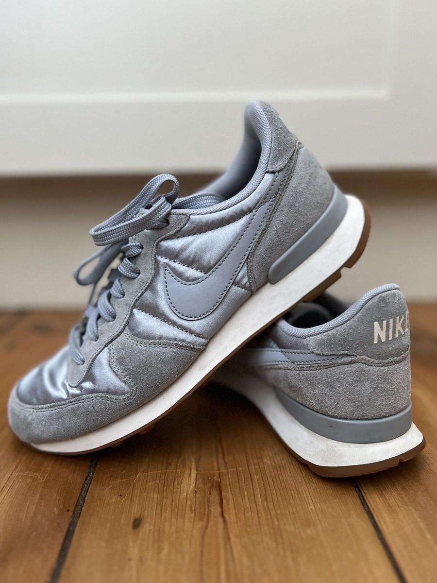 Nike trainers silver grey size 5UK UK