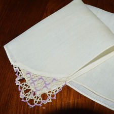 VINTAGE 1940s HANKY ONE CORNER TATTED EDGING LAVENDER  WHITE PETITE