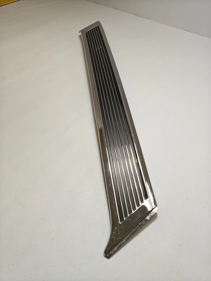 Plymouth Belvedere II 1965 4 puertas techo izquierdo moldura lateral 2526315 nuevo en stock Foto 4 de 4