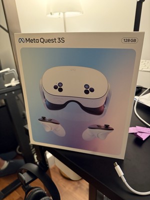 メタクエスト　3s 128ギガ Amazon.com: Meta Quest 3S 128GB — Get Batman: Arkham Shadow and a