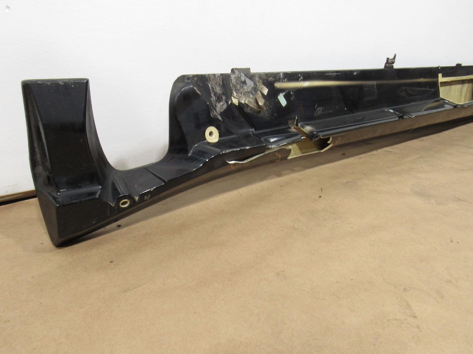 18-21 Aston Martin Vantage 2019 Left Driver Rocker Skid Plate Trim Molding ;:O