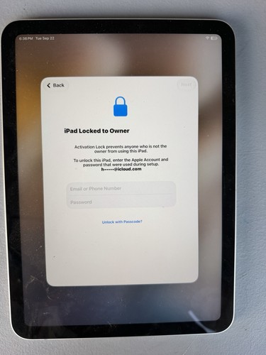 Apple iPad 10th Generation A2567 64GB Wi-Fi – FOR PARTS ONLY – AS-IS – READ