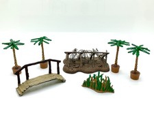 UNBRANDED TOY SOLDIERS FOOT BRIDGE PLANTS & CORGI BARB WIRE DEFENCE 54MM UNBOXED