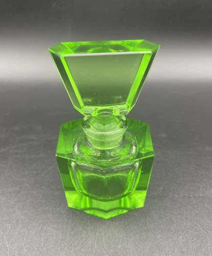 VTG 4” Emerald Green Faceted Glass Perfume Bottle Art Deco Vanity Glam Decor