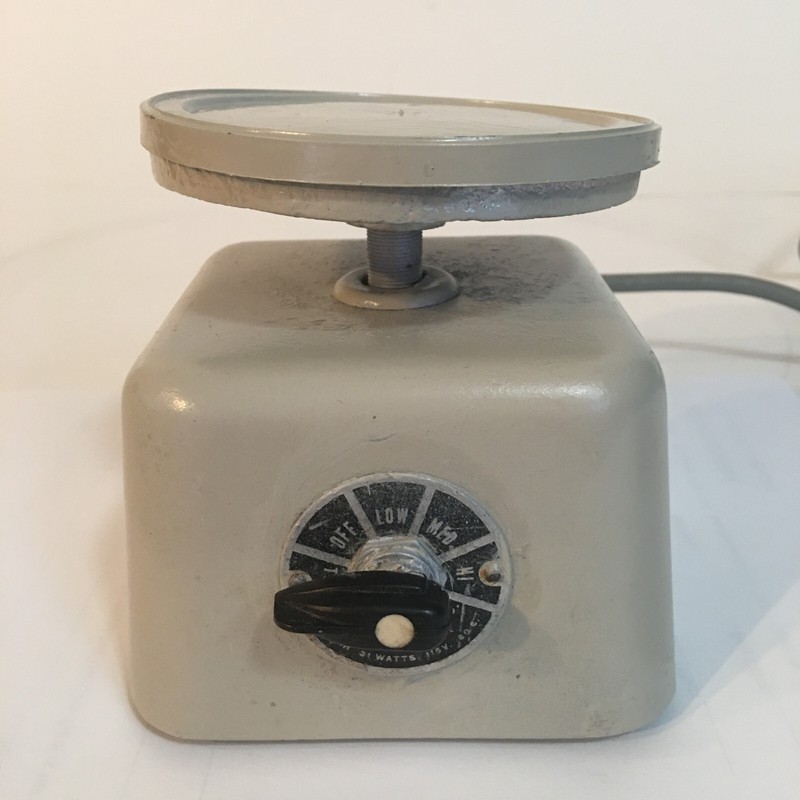 The Toothmaster Company 3-Speed Vibrator Table - Dental Lab KK737