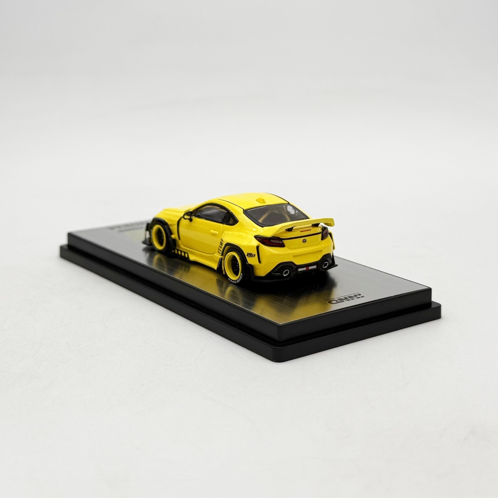 INNO64 1:64 Toyota GR86 Pandem Yellow