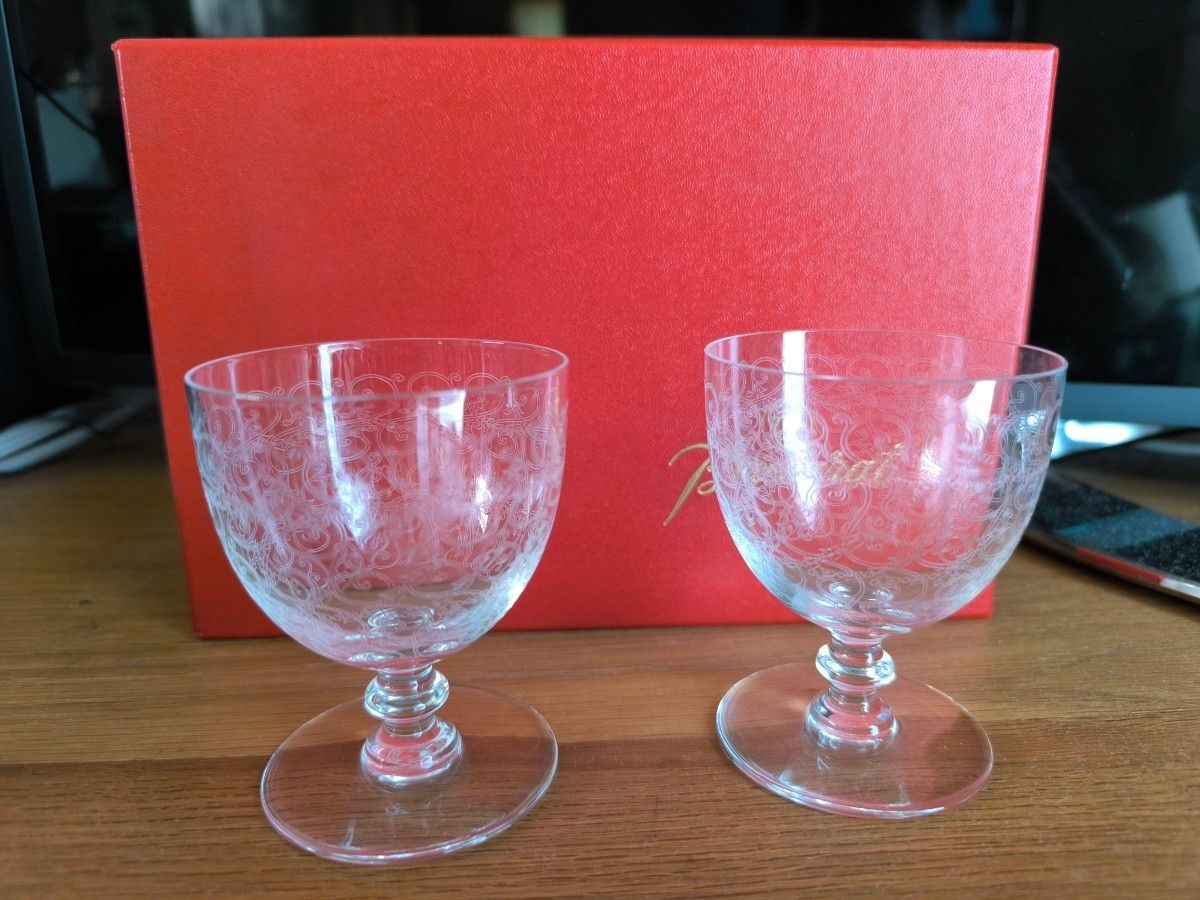 Baccarat Baccarat wine glass pair set etched crystal glass with box, card is