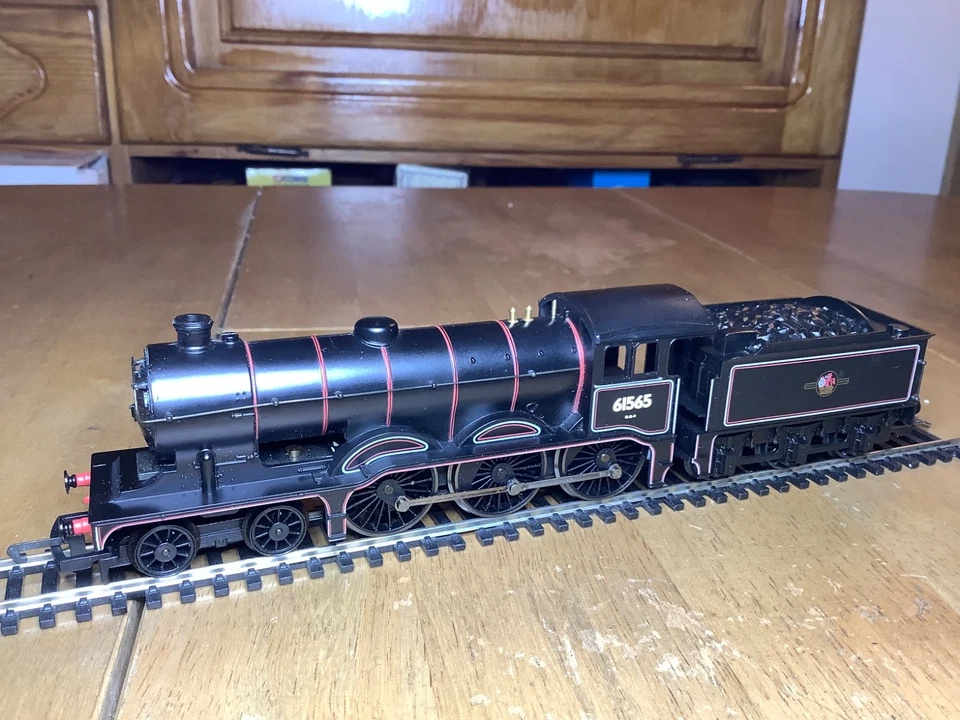 Hornby 00 gauge  R2134M The B12/3 Locomotive Train Pack. - Image 3 of 4