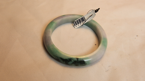 62 mm natürlicher Jade Jadeit Armreif | weiß & hellgrün "Moos im Schnee" Muster - Video 1 von 1