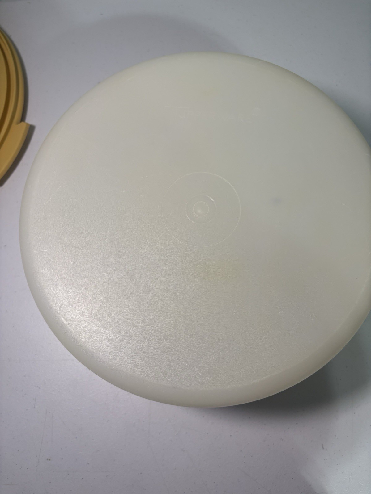 Tupperware 13 " Cake Taker Carrier Harvest Gold #1256 Pie Rack Handle